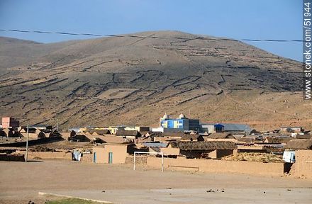 Poblado en la municipalidad de Ayo Ayo. Siembra en las montañas. - Bolivia - Otros AMÉRICA del SUR. Foto No. 51944