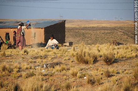 Farmers in Bolivian fieldwork - Bolivia - Others in SOUTH AMERICA. Photo #51905