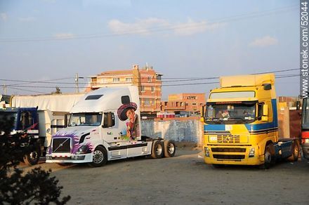 El Alto. Camiones Volvo con arte incorporado. - Bolivia - Otros AMÉRICA del SUR. Foto No. 52044