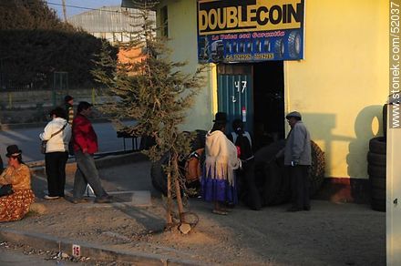 El Alto. Tire shop. - Bolivia - Others in SOUTH AMERICA. Photo #52037