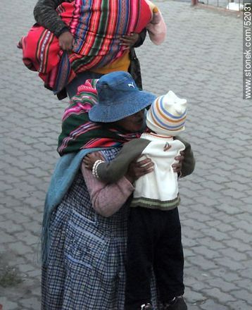 El Alto. Mothers with their children. - Bolivia - Others in SOUTH AMERICA. Photo #52031