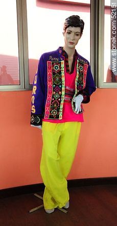 Manequí con uno de los trajes indígenas típicos bolivianos - Bolivia - Otros AMÉRICA del SUR. Foto No. 52151