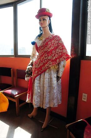 Manequí con uno de los trajes indígenas típicos bolivianos - Bolivia - Otros AMÉRICA del SUR. Foto No. 52146