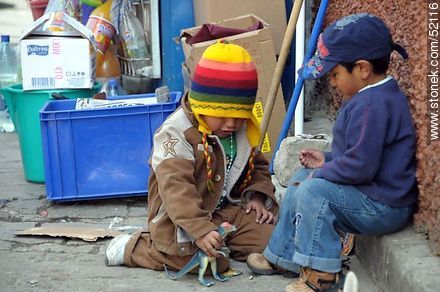 Bolivian children playing with rubber animals - Bolivia - Others in SOUTH AMERICA. Photo #52116