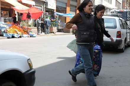 Crossing the street in a hurry - Bolivia - Others in SOUTH AMERICA. Photo #52111