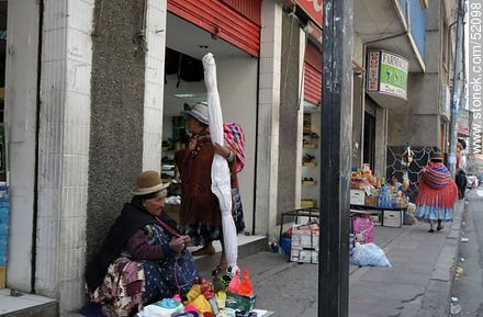 Vendedora de manualidades - Bolivia - Otros AMÉRICA del SUR. Foto No. 52098