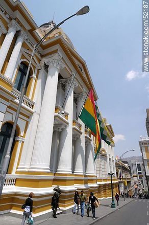 Bolivar Street. Congreso Nacional de Bolivia, seat of the Legislature. - Bolivia - Others in SOUTH AMERICA. Photo #52187