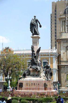 Plaza Murillo. Statue of Pedro Domingo Murillo. - Bolivia - Others in SOUTH AMERICA. Photo #52169