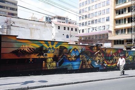 Graffiti outside the Palace Hall. Municipal Government of La Paz. City Hall. Mercado Street. - Bolivia - Others in SOUTH AMERICA. Foto No. 52350
