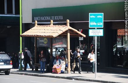 Bus stop in La Paz. Pedestrian refuge. - Bolivia - Others in SOUTH AMERICA. Photo #52335