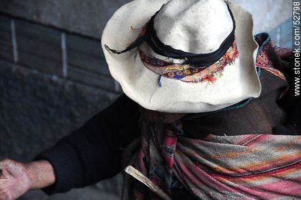 Anciana indígena e indigente pidiendo limosna - Bolivia - Otros AMÉRICA del SUR. Foto No. 52798
