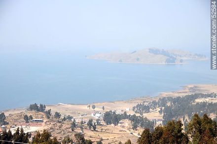 Unicachi. Población peruana a orillas del Lago Titicaca en la frontera con Bolivia. Altitud de la toma: 4074m - Bolivia - Otros AMÉRICA del SUR. Foto No. 52584