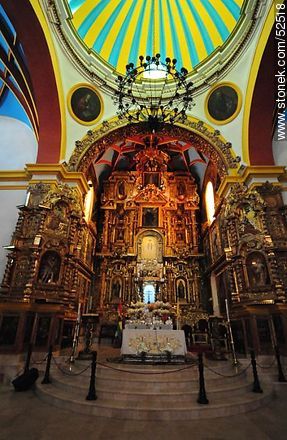 Inside Basilica of Our Lady of Copacabana - Bolivia - Others in SOUTH AMERICA. Foto No. 52518