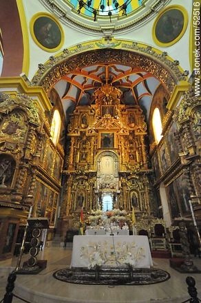 Inside Basilica of Our Lady of Copacabana - Bolivia - Others in SOUTH AMERICA. Foto No. 52516