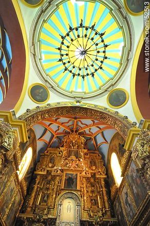 Interior de la Basílica de Nuestra Señora de Copacabana - Bolivia - Otros AMÉRICA del SUR. Foto No. 52513