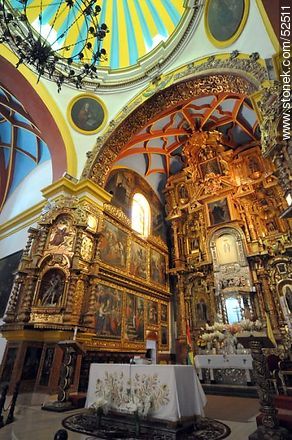 Inside Basilica of Our Lady of Copacabana - Bolivia - Others in SOUTH AMERICA. Foto No. 52511