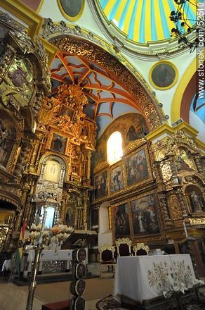 Inside Basilica of Our Lady of Copacabana - Bolivia - Others in SOUTH AMERICA. Foto No. 52510