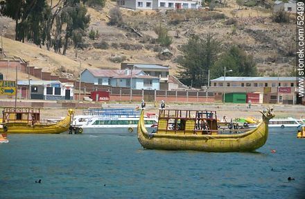 Puerto de Copacabana, lago Titicaca. Balsa de totora. - Bolivia - Otros AMÉRICA del SUR. Foto No. 52499