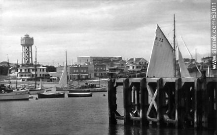 Antiguo muelle del puerto de Punta del Este. La torre del agua en plaza Artigas. - Punta del Este y balnearios cercanos - URUGUAY. Foto No. 53011