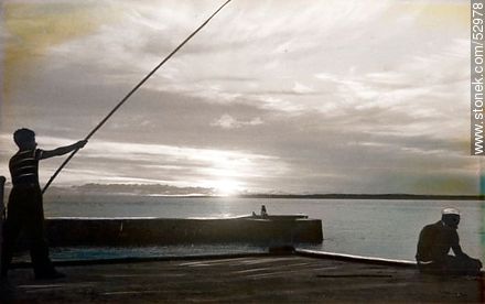 Old image of a fishing pier overlooking the island Gorriti - Punta del Este and its near resorts - URUGUAY. Photo #52978