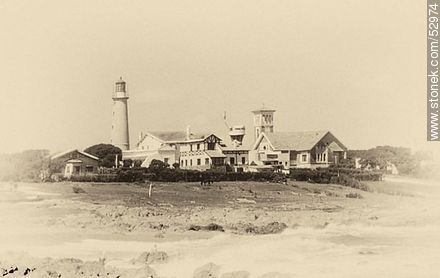 Antigua foto de la Península de Punta del Este con el faro y la torre de la Iglesia de la Candelaria - Punta del Este y balnearios cercanos - URUGUAY. Foto No. 52974