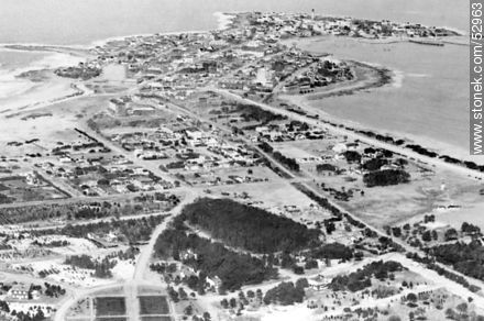 Antigua foto aérea del acceso a la península de Punta del Este. Paradas 1 y 2. - Punta del Este y balnearios cercanos - URUGUAY. Foto No. 52963