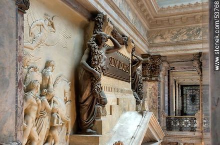 Detalle de la parte superior de la entrada a la Cámara de Senadores - Departamento de Montevideo - URUGUAY. Foto No. 53768