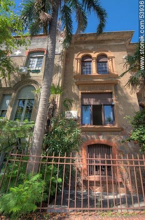 Old houses on the street José Ellauri - Department of Montevideo - URUGUAY. Photo #53936