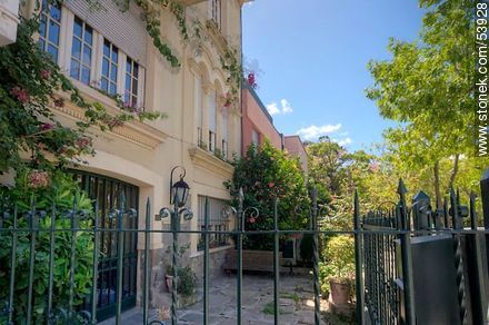 Casa de la calle José Ellauri y Ramón Masini - Departamento de Montevideo - URUGUAY. Foto No. 53928