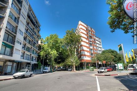 Cruce de la calle Gabriel Pereira con José Ellauri y Santiago Vázquez - Departamento de Montevideo - URUGUAY. Foto No. 53897