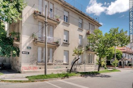 House in Guayaqui Street - Department of Montevideo - URUGUAY. Photo #53888