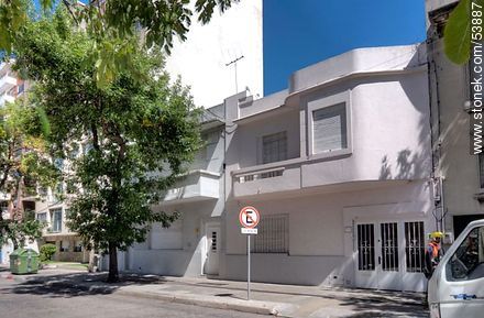 Casas de la calle Guayaquí y Monseñor Tamburini - Departamento de Montevideo - URUGUAY. Foto No. 53887