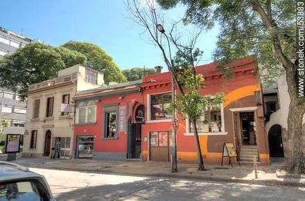 Casas transfromadas en comercios en la calle 26 de Marzo y Massini - Departamento de Montevideo - URUGUAY. Foto No. 53883