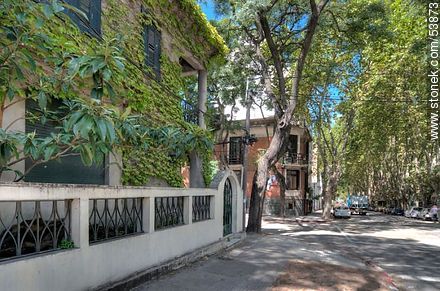 Casa en la esquina de José Martí y 26 de marzo - Departamento de Montevideo - URUGUAY. Foto No. 53873