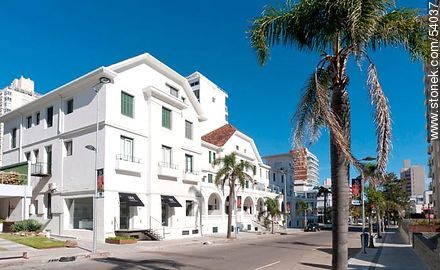 Edificio Biarritz en la calle 20 El Remanso y 25 Los Arrecifes - Punta del Este y balnearios cercanos - URUGUAY. Foto No. 54037