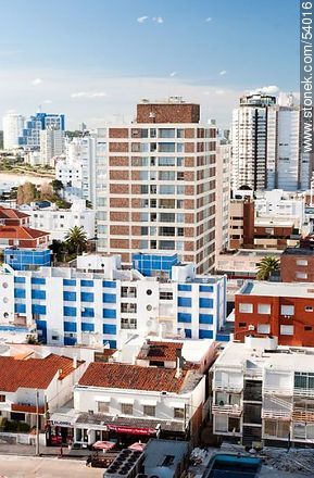 Edificios de la Península de Punta del Este desde lo alto. - Punta del Este y balnearios cercanos - URUGUAY. Foto No. 54016