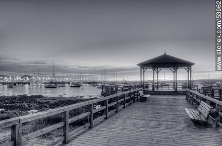 Glorieta y paseo para disfrutar de la vista del puerto de Punta del Este - Punta del Este y balnearios cercanos - URUGUAY. Foto No. 53962