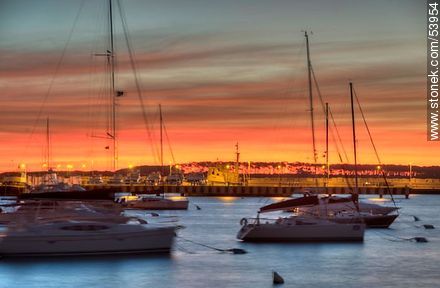 Colors of the sunset at the port of Punta del Este - Punta del Este and its near resorts - URUGUAY. Foto No. 53954