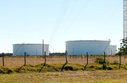 Depósitos de petróleo. Boya petrolera de José Ignacio - Punta del Este y balnearios cercanos - URUGUAY. Foto No. 54192