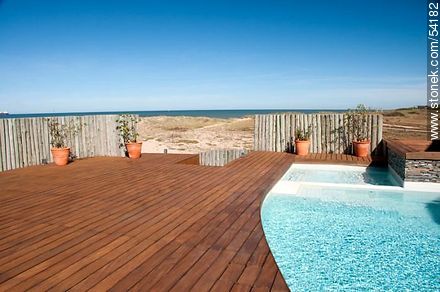 Balneario José Ignacio.  Piscina sobre la playa con vista al mar. - Punta del Este y balnearios cercanos - URUGUAY. Foto No. 54182