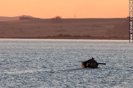 Lancha de pescador en la laguna de José Ignacio - Punta del Este y balnearios cercanos - URUGUAY. Foto No. 54234