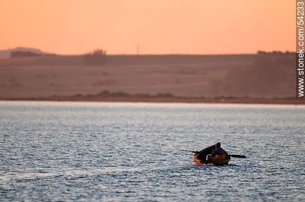 Lancha de pescador en la laguna de José Ignacio - Punta del Este y balnearios cercanos - URUGUAY. Foto No. 54233