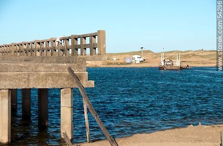 Unfinished section of the bridge over the Garzon lagoon from Maldonado - Punta del Este and its near resorts - URUGUAY. Photo #54296