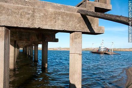 Unfinished section of the bridge over the Garzon lagoon from Maldonado - Punta del Este and its near resorts - URUGUAY. Photo #54291