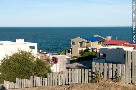 Houses overlooking the sea at the end of the peninsula of Jose Ignacio. - Punta del Este and its near resorts - URUGUAY. Photo #54288