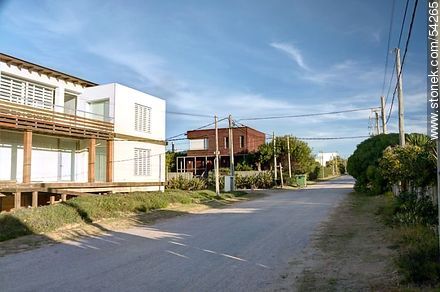 House on the street Las Calandrias, José Ignacio - Punta del Este and its near resorts - URUGUAY. Foto No. 54265