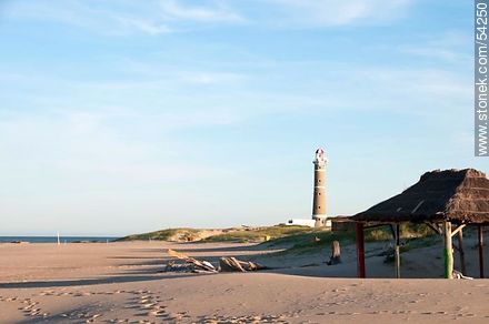 Playa, quincho y faro de José Ignacio - Punta del Este y balnearios cercanos - URUGUAY. Foto No. 54250