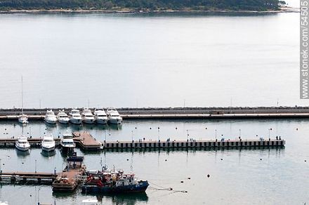 Port of Punta del Este. Aerial view. Breakwater, yachts and port gas station. Gorriti Island. - Punta del Este and its near resorts - URUGUAY. Foto No. 54505