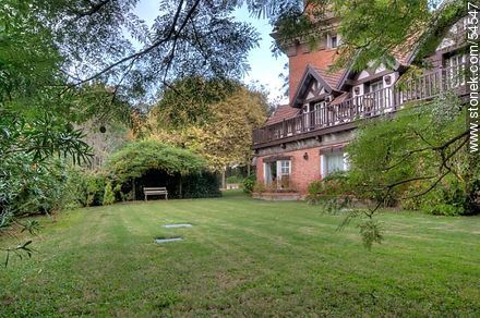 Jardín lateral del hotel - Punta del Este y balnearios cercanos - URUGUAY. Foto No. 54547