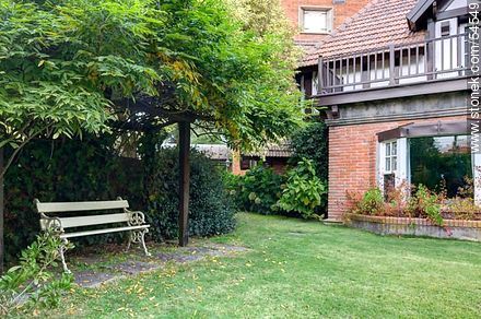 Jardín lateral del hotel - Punta del Este y balnearios cercanos - URUGUAY. Foto No. 54549